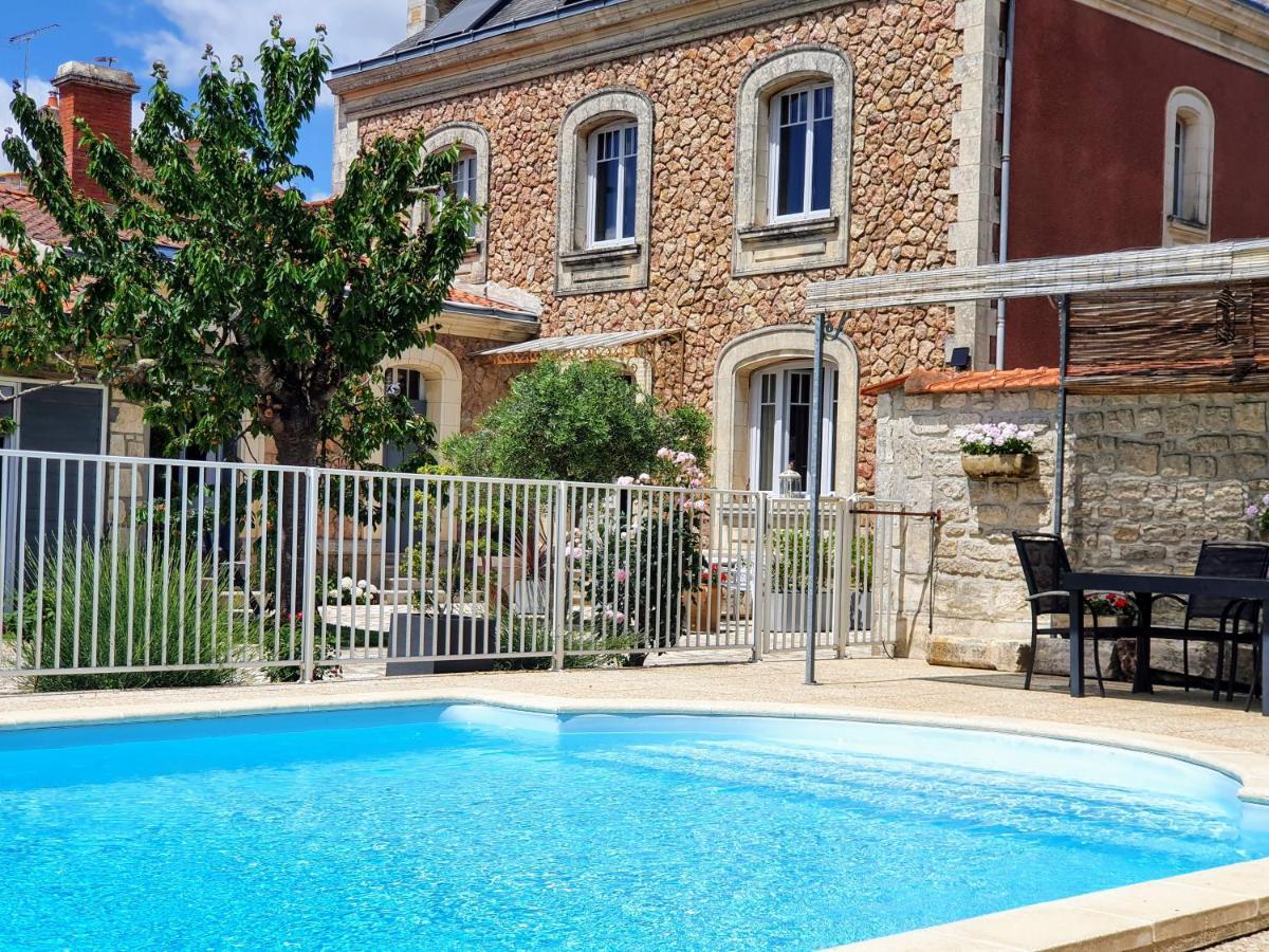 La Villa Des Roses Gite Chambres D'Hotes Piscine Chauffee Luçon Extérieur photo