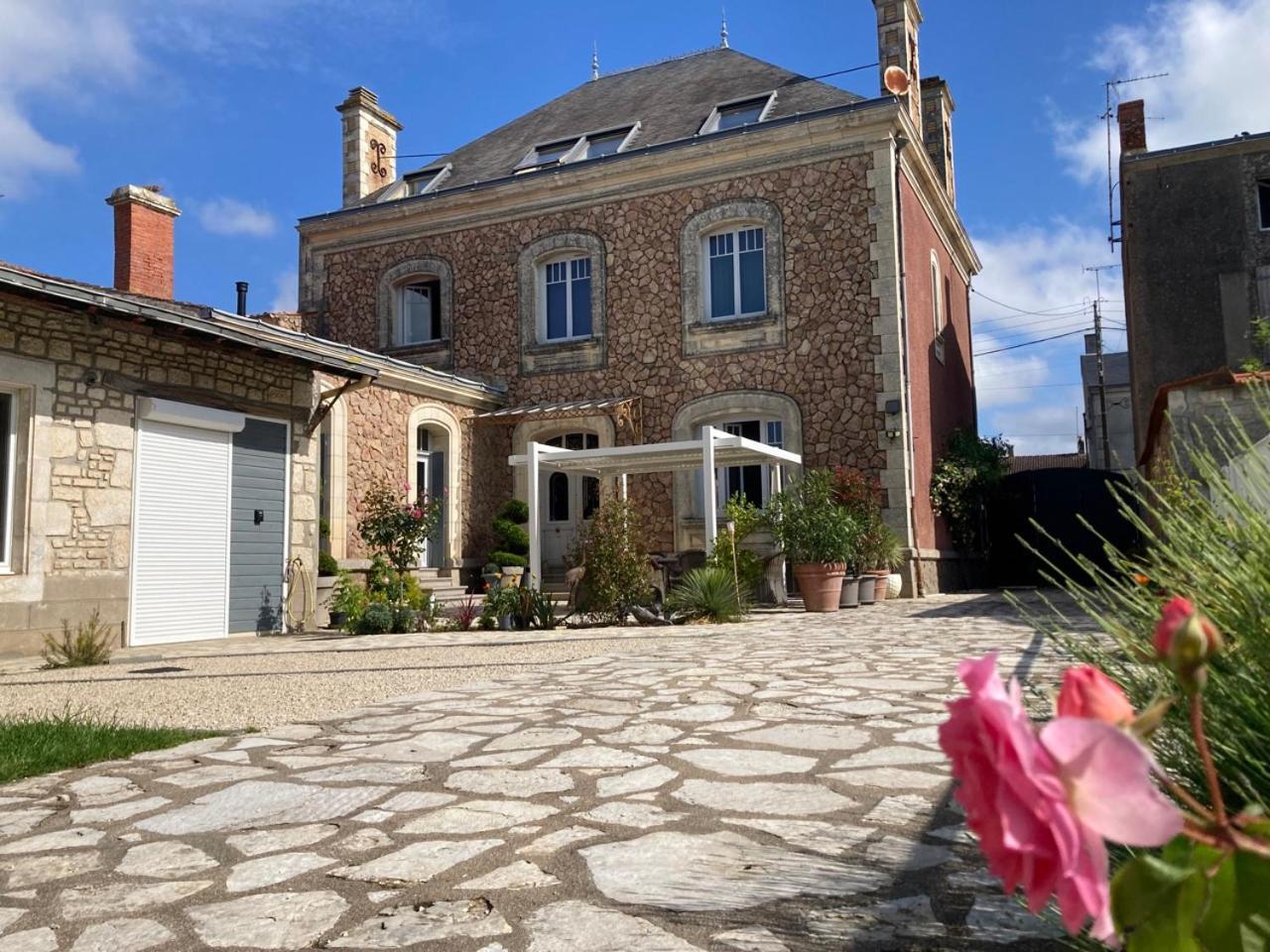 La Villa Des Roses Gite Chambres D'Hotes Piscine Chauffee Luçon Extérieur photo