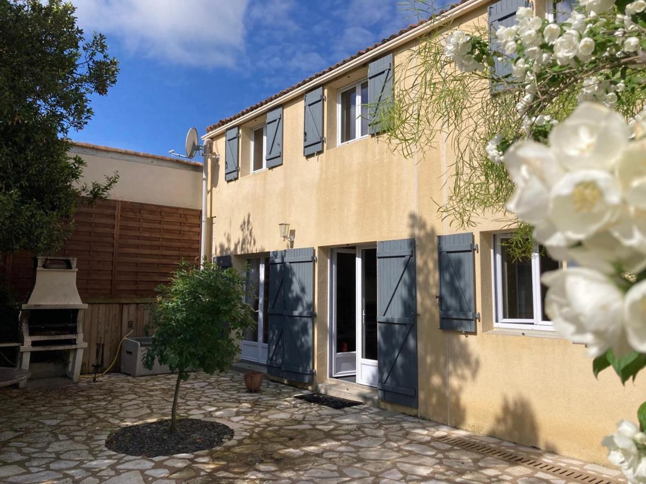 La Villa Des Roses Gite Chambres D'Hotes Piscine Chauffee Luçon Extérieur photo