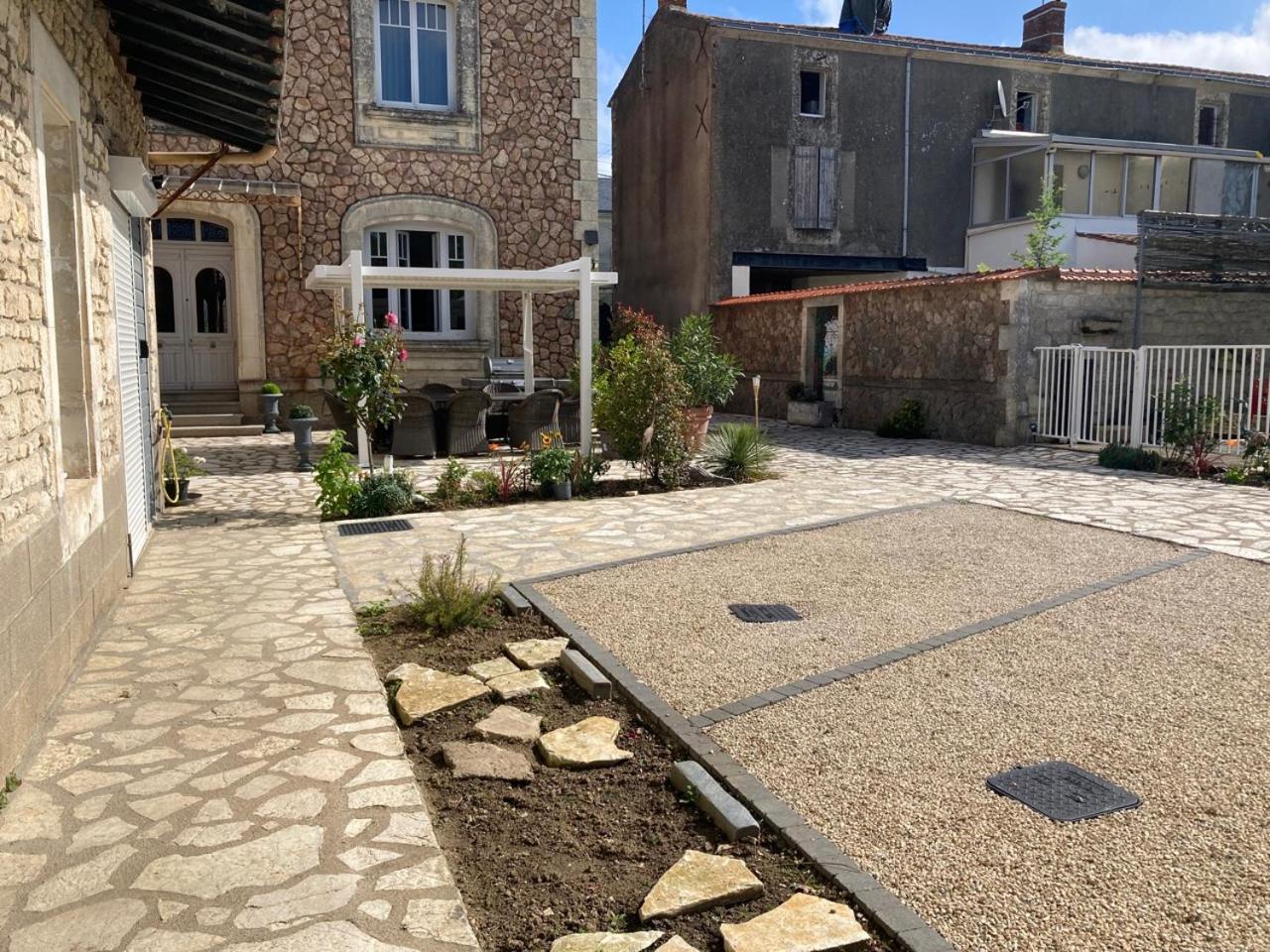 La Villa Des Roses Gite Chambres D'Hotes Piscine Chauffee Luçon Extérieur photo