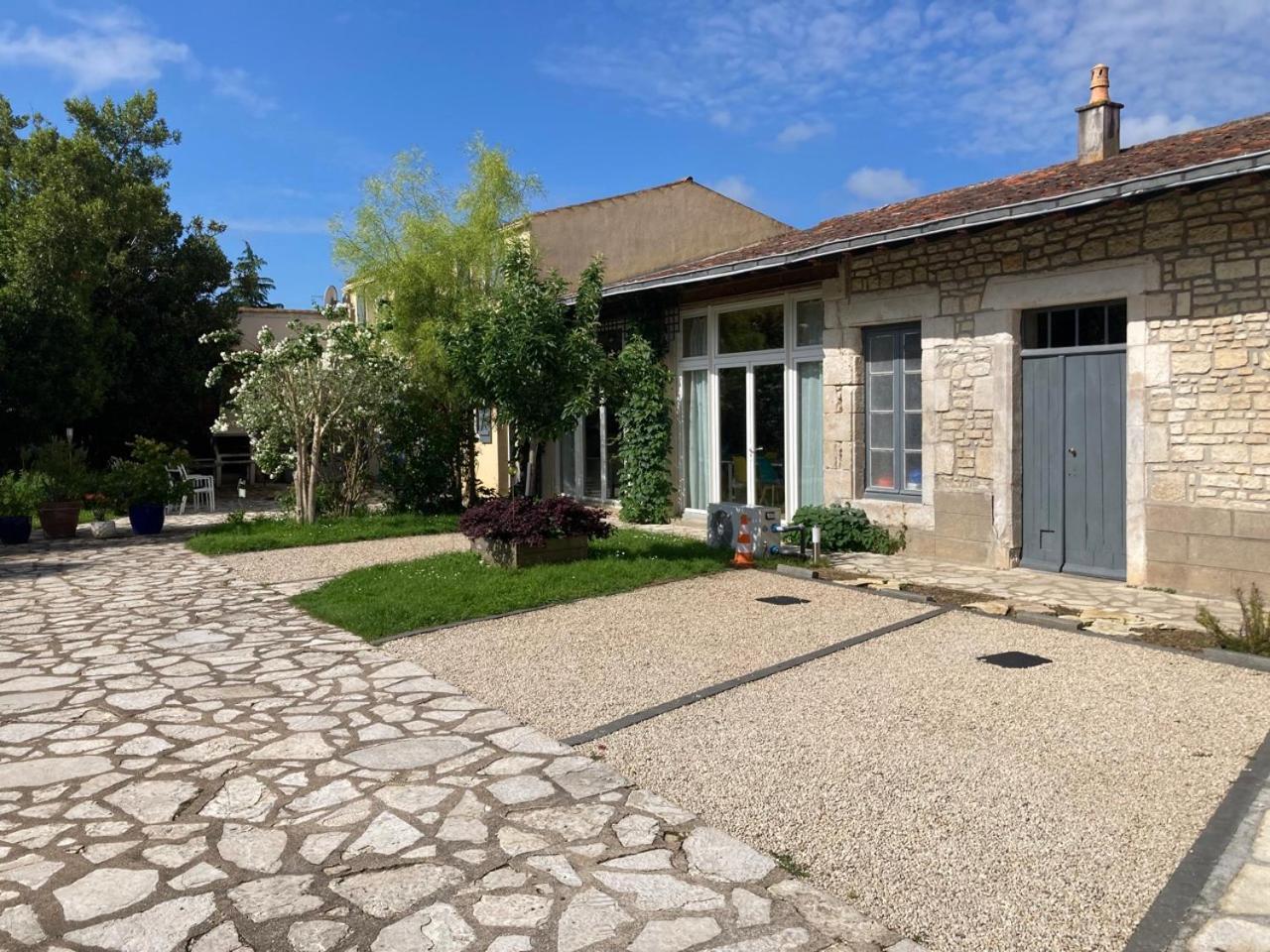 La Villa Des Roses Gite Chambres D'Hotes Piscine Chauffee Luçon Extérieur photo