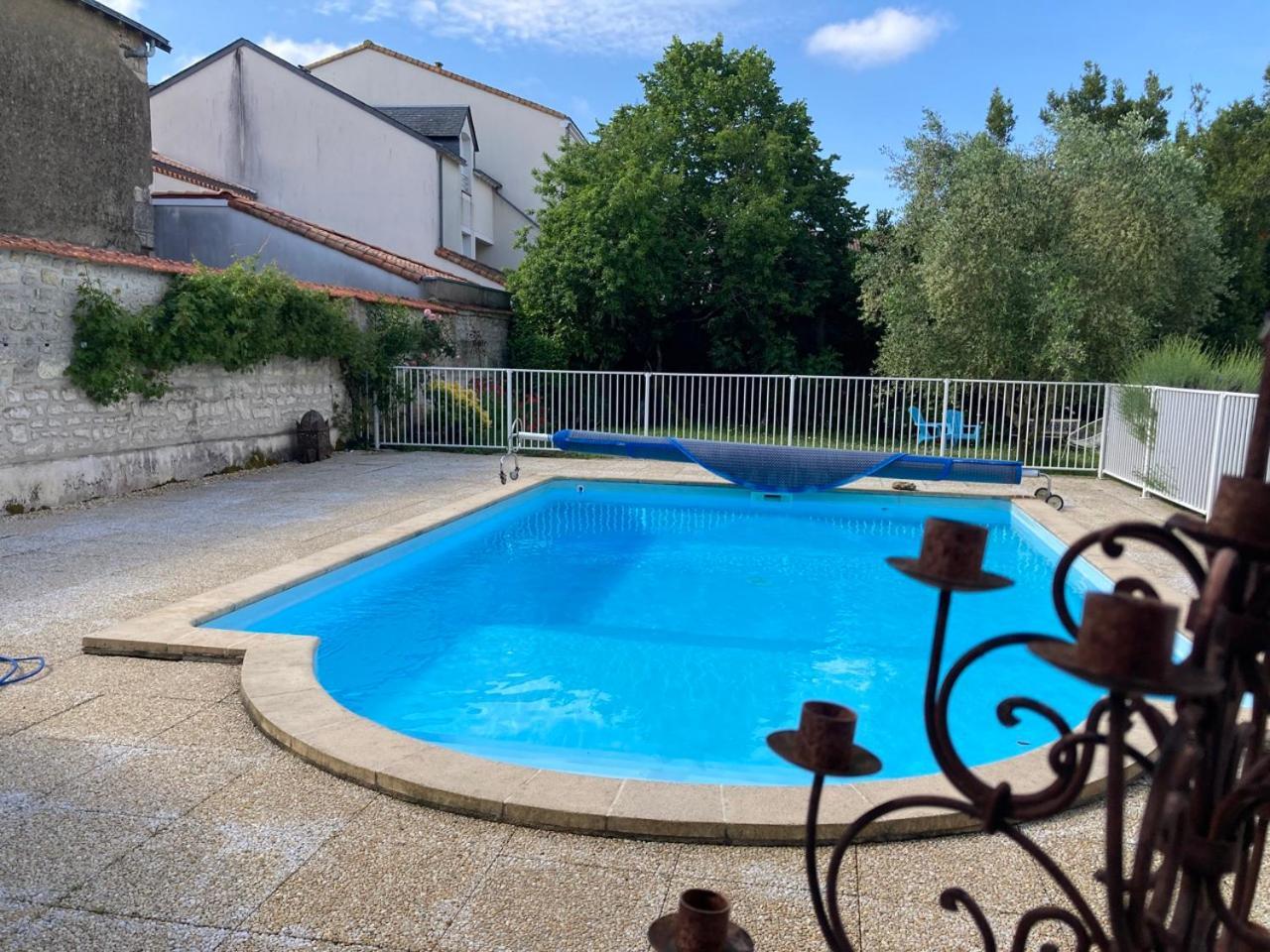 La Villa Des Roses Gite Chambres D'Hotes Piscine Chauffee Luçon Extérieur photo