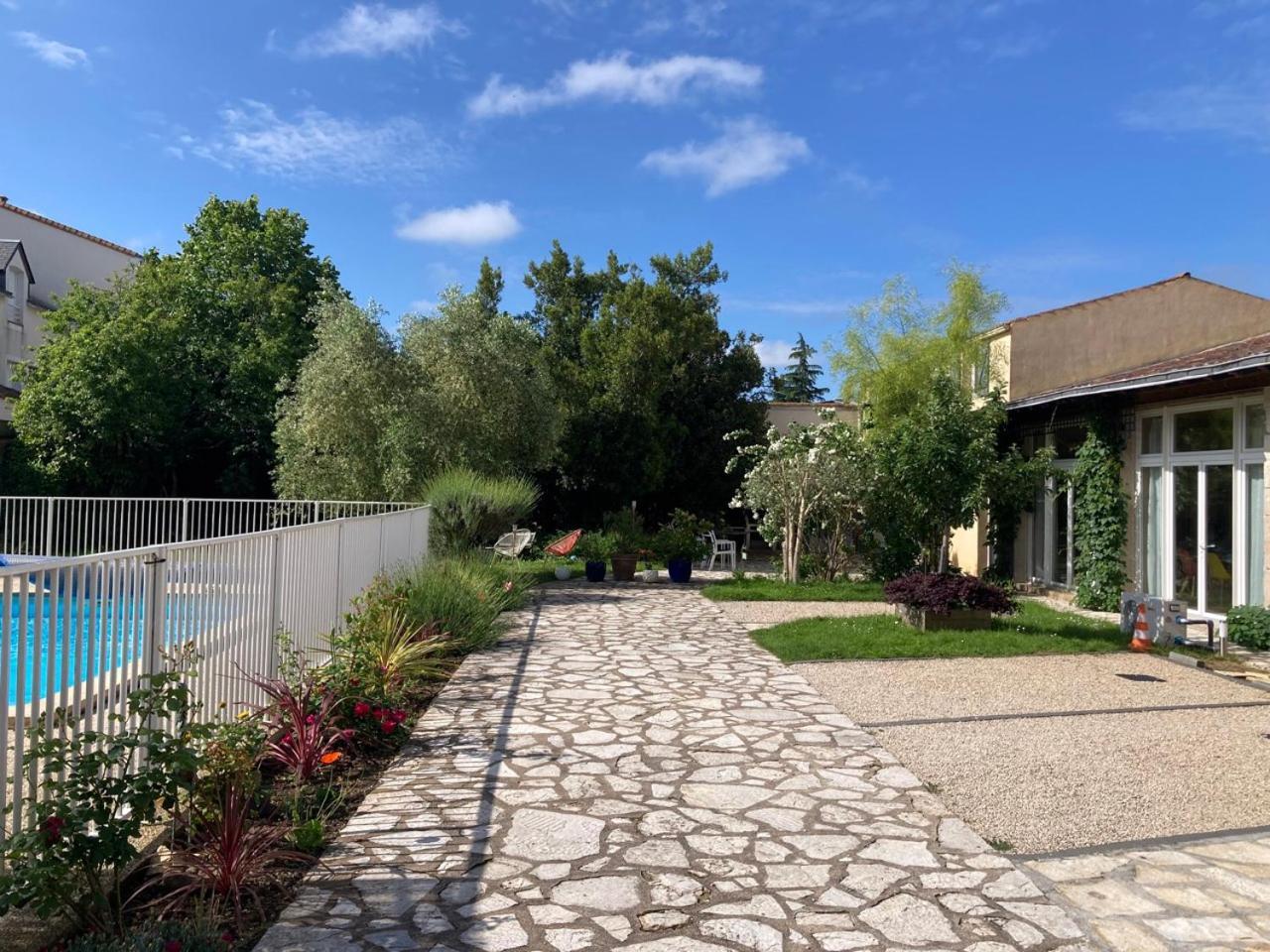 La Villa Des Roses Gite Chambres D'Hotes Piscine Chauffee Luçon Extérieur photo